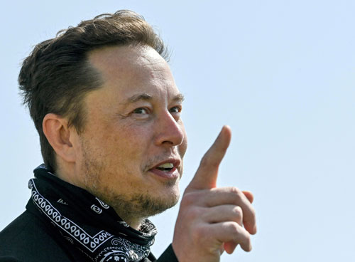 Elon Musk: Tỉ ph&uacute; đến từ tương lai - Ảnh 1.