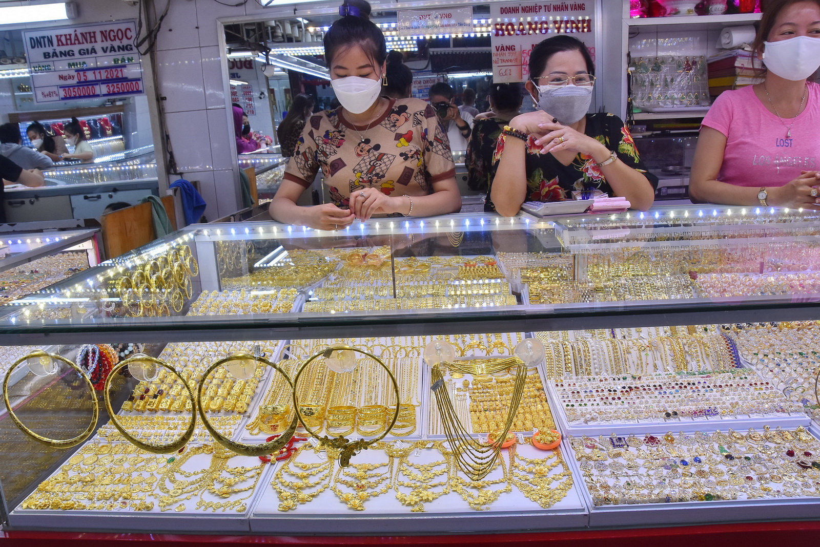 Gi&aacute; v&agrave;ng h&ocirc;m nay 17-12: Tăng mạnh l&ecirc;n ngưỡng 1.800 USD/ounce - Ảnh 1.