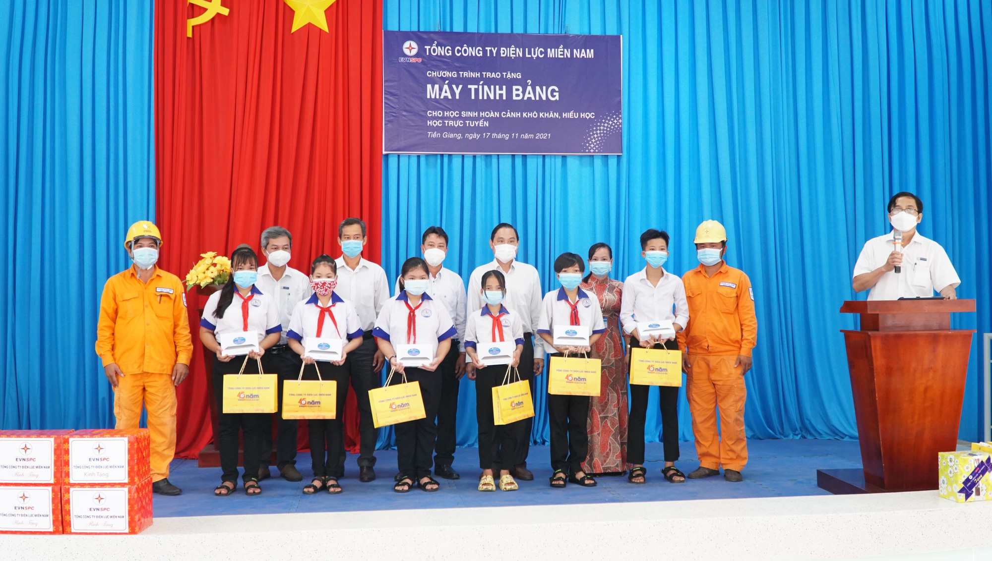 EVNSPC đồng hành cùng khách hàng vượt khó - Ảnh 4.