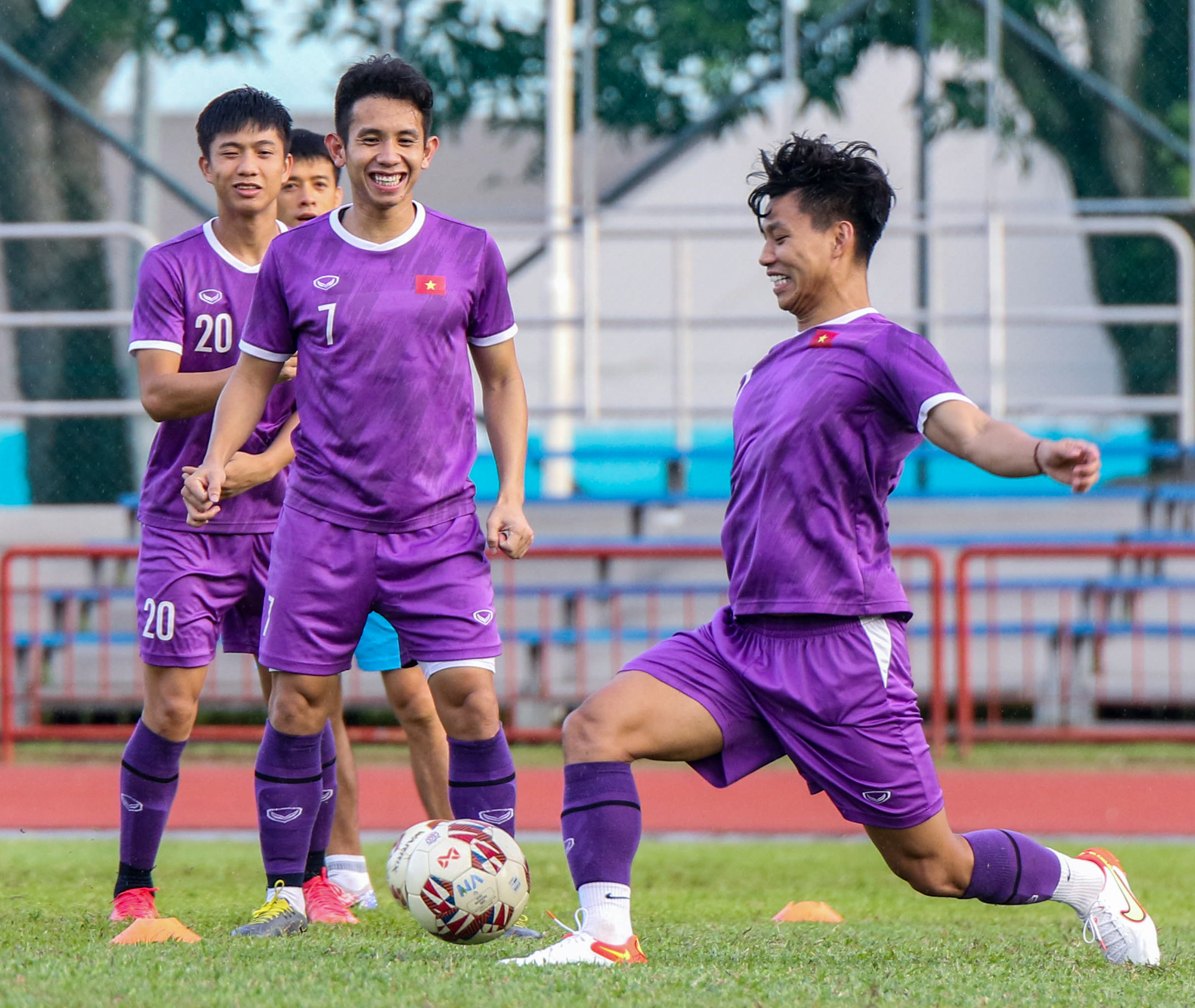 CLIP: Thầy Park l&agrave;m g&igrave; để gi&agrave;nh chiến thắng trước Campuchia ở AFF Cup 2020? - Ảnh 8.