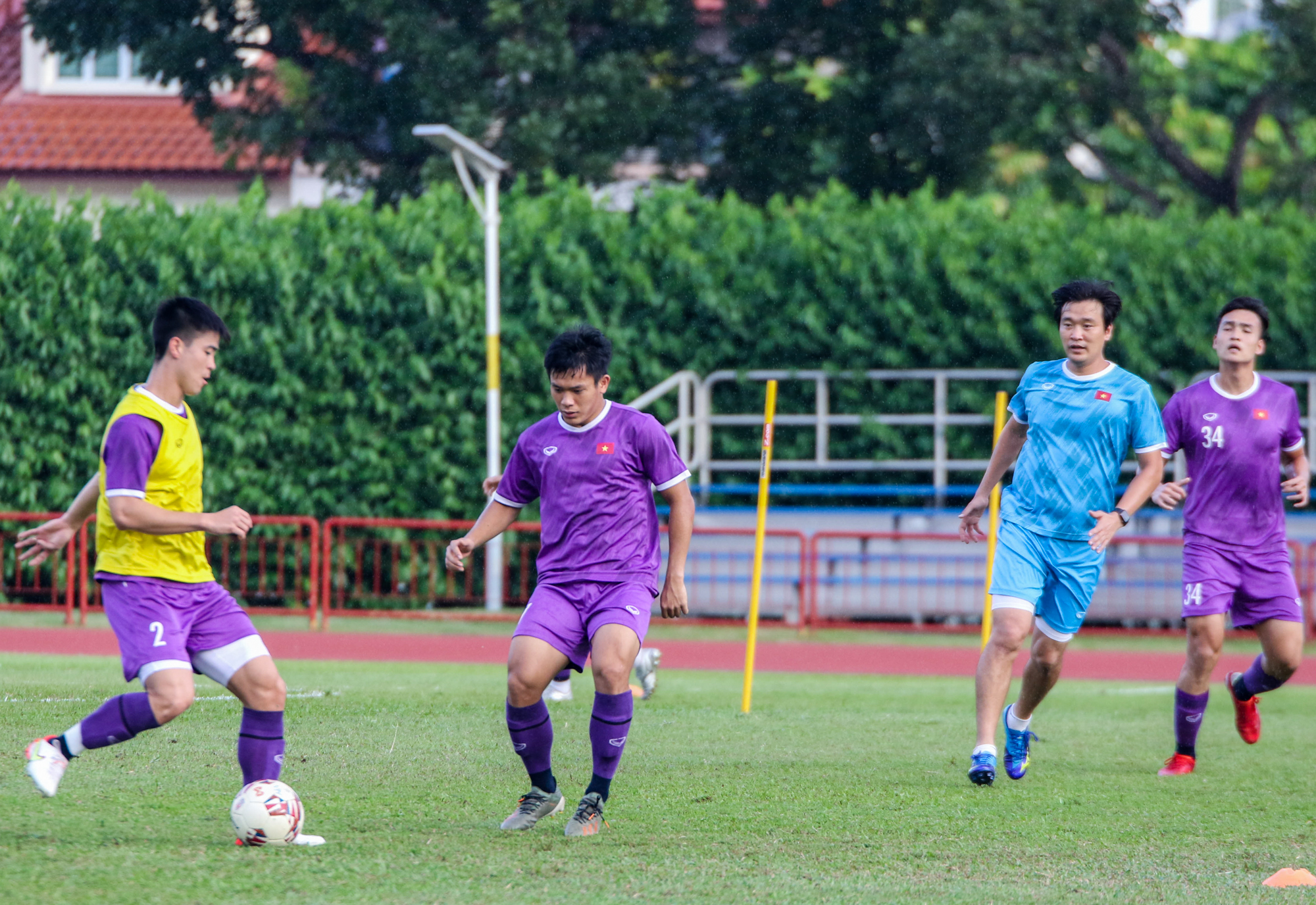 CLIP: Thầy Park l&agrave;m g&igrave; để gi&agrave;nh chiến thắng trước Campuchia ở AFF Cup 2020? - Ảnh 5.