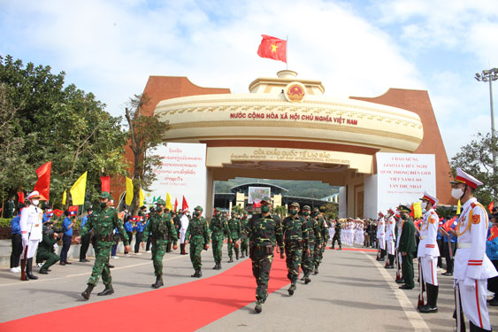 Cuộc thi ảnh Thi&ecirc;ng li&ecirc;ng cờ Tổ quốc: L&aacute; cờ mang hồn nước - Ảnh 3.