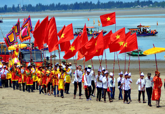 Cuộc thi ảnh Thi&ecirc;ng li&ecirc;ng cờ Tổ quốc: L&aacute; cờ mang hồn nước - Ảnh 6.