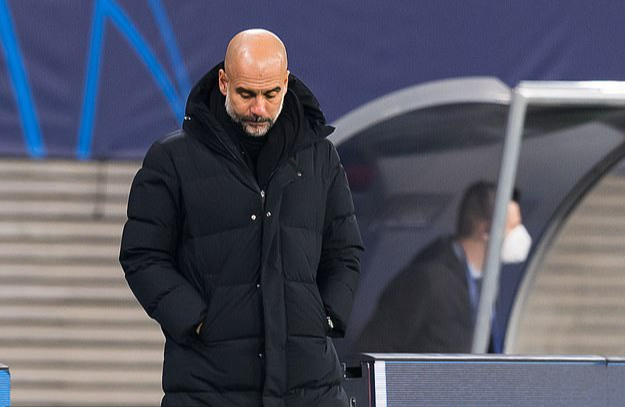 Pep Guardiola nghi nhiễm Covid-19, Ngoại hạng Anh n&iacute;n thở với Man City - Ảnh 2.