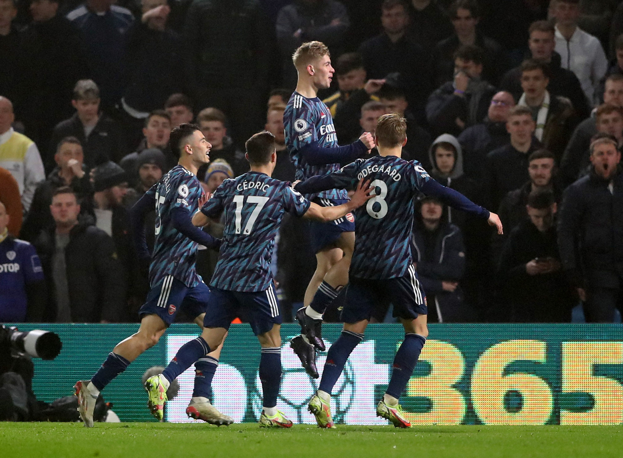 "Bắn hạ" chủ nhà Leeds United, Arsenal bay cao top 4 mùa Giáng sinh