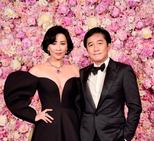 Lưu Gia Linh sánh đôi Lương Triều Vỹ