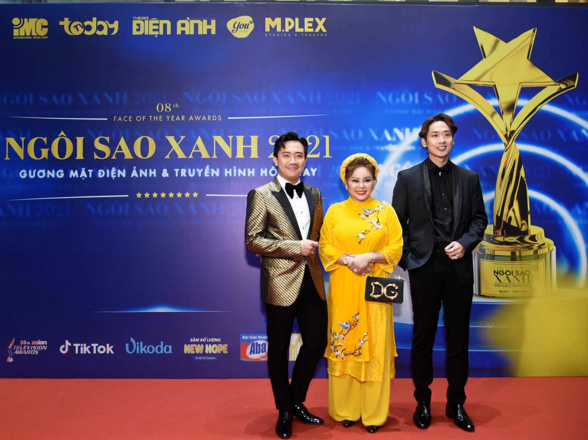 Phim &ldquo;Bố gi&agrave;&rdquo; của Trấn Th&agrave;nh thắng đậm tại Ng&ocirc;i sao xanh 2021 - Ảnh 3.