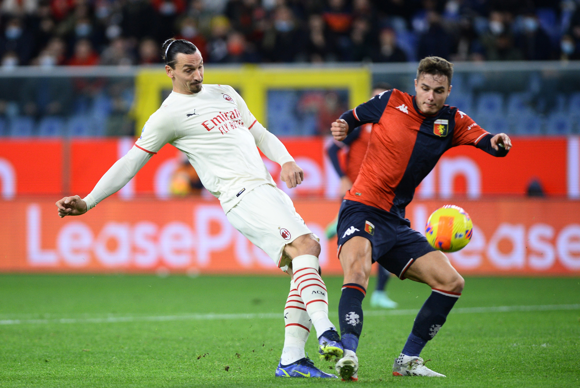 Ghi bàn giúp AC Milan chiến thắng, Ibrahimovic muốn gia hạn hợp đồng - Ảnh 1.