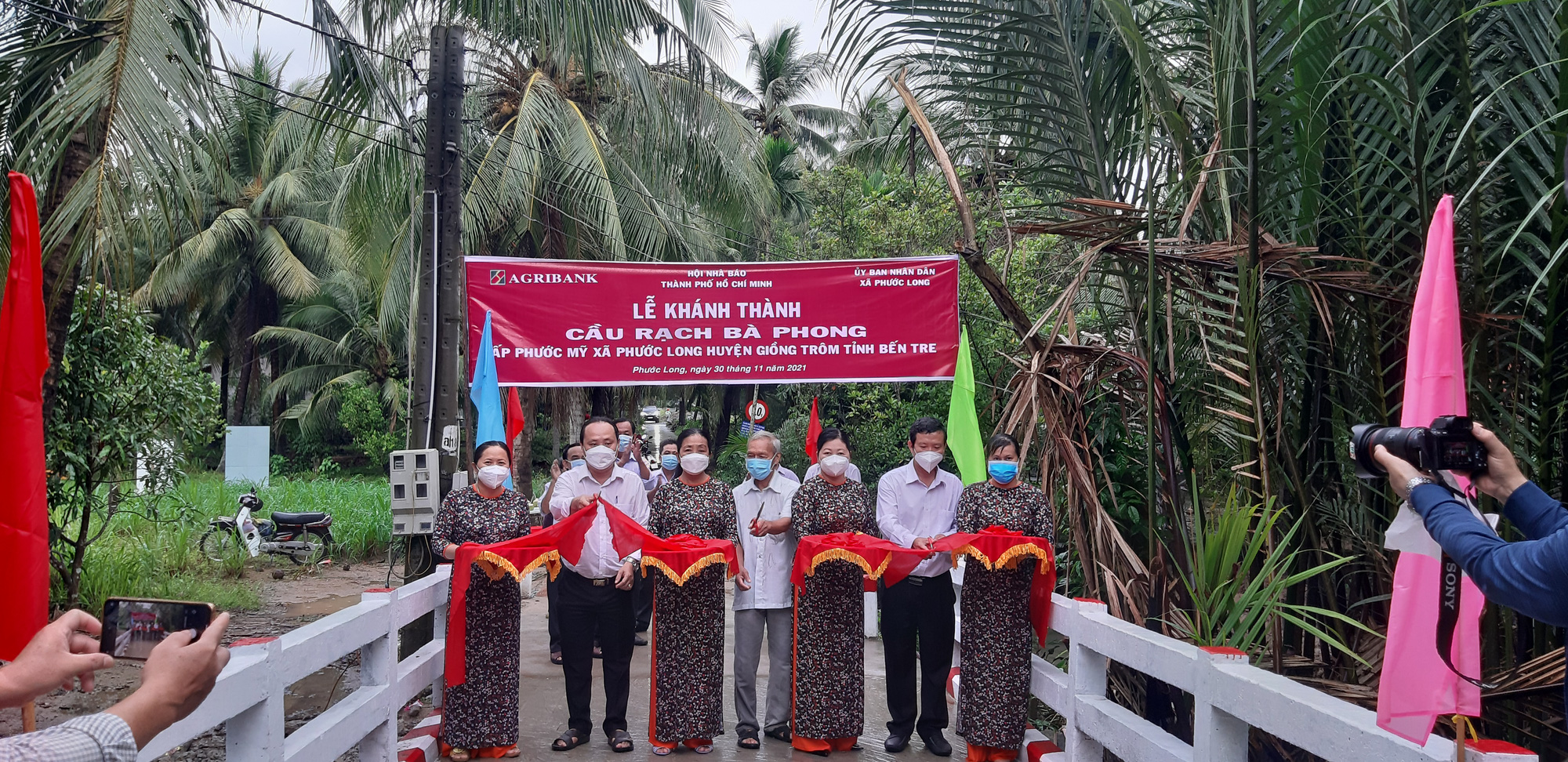 Agribank Bến Tre mang niềm vui đến bà con Giồng Trôm