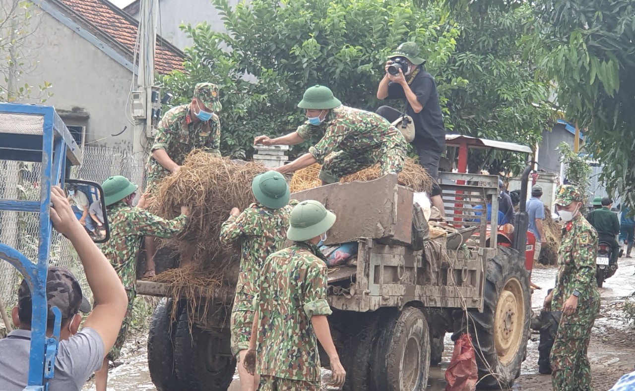 &Aacute;m ảnh Thạnh Hội sau lũ dữ - Ảnh 4.