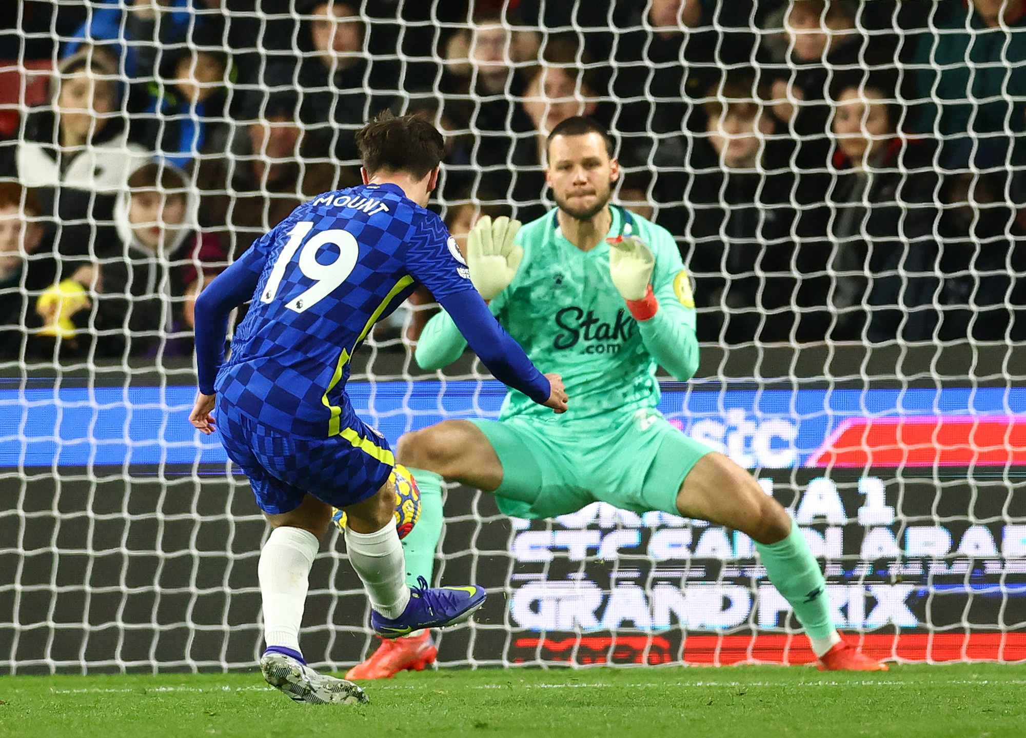 Chelsea vượt khó trước Watford, giữ ngôi đỉnh bảng nước Anh - Ảnh 3.