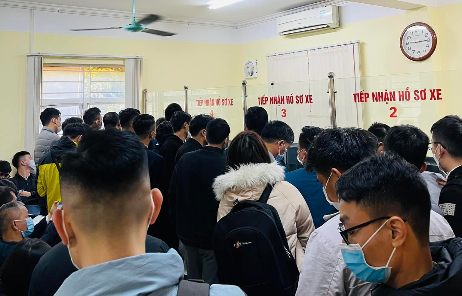 Hơn 11.000 ôtô đăng ký trước bạ ngày đầu tiên giảm lệ phí 50%, Tổng cục Thuế khuyến cáo