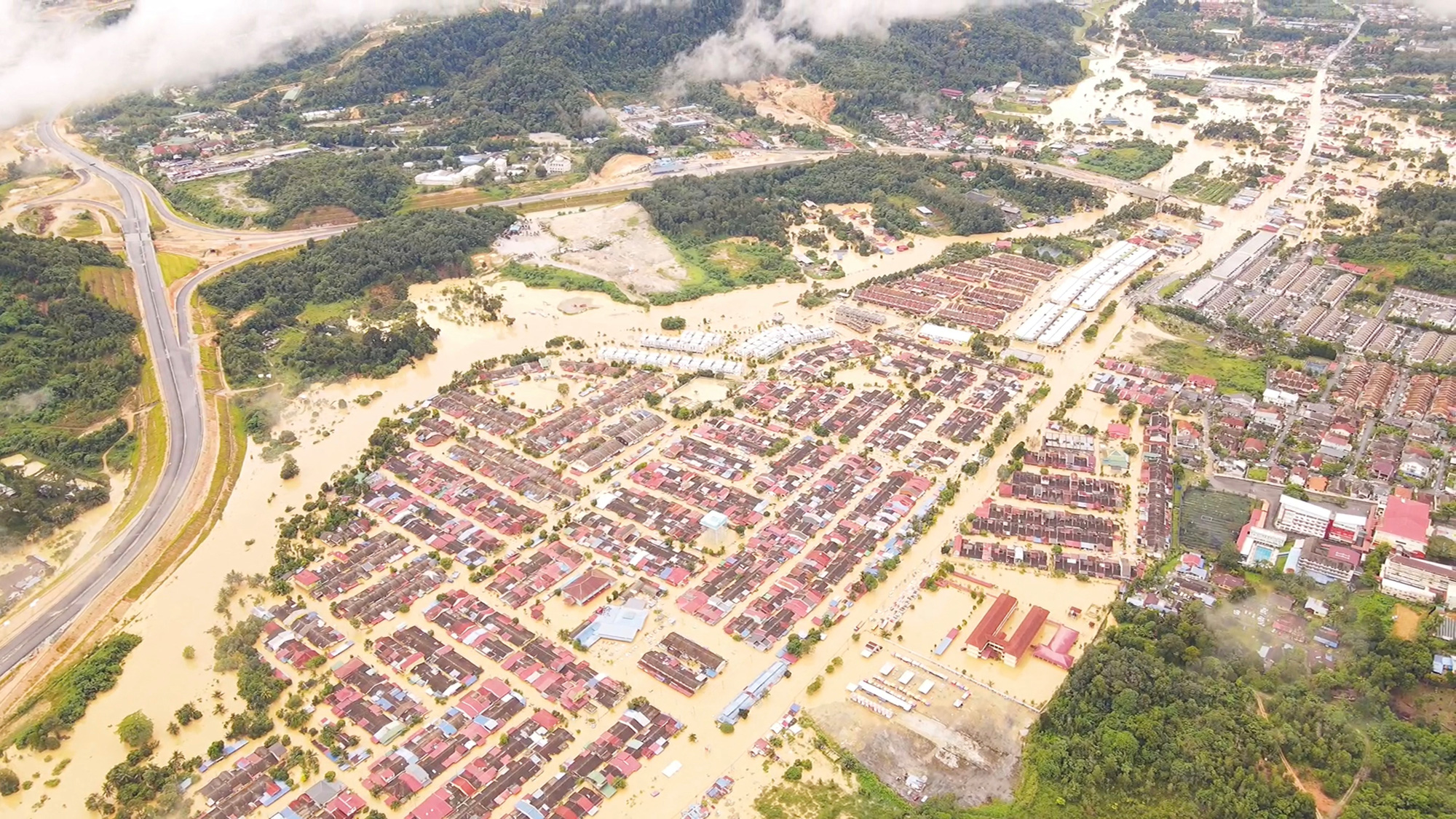 Thiên tai hoành hành ở Đông Nam Á - Ảnh 1.