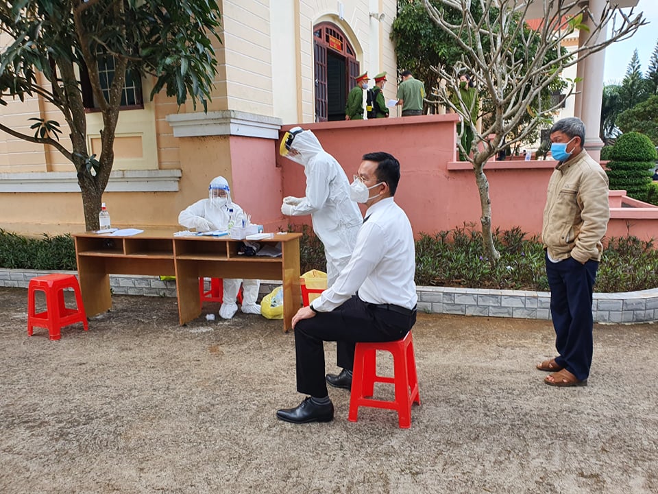 Trịnh Sướng v&agrave; 38 đồng phạm đ&atilde; sản xuất hơn 200 triệu l&iacute;t xăng giả - Ảnh 2.