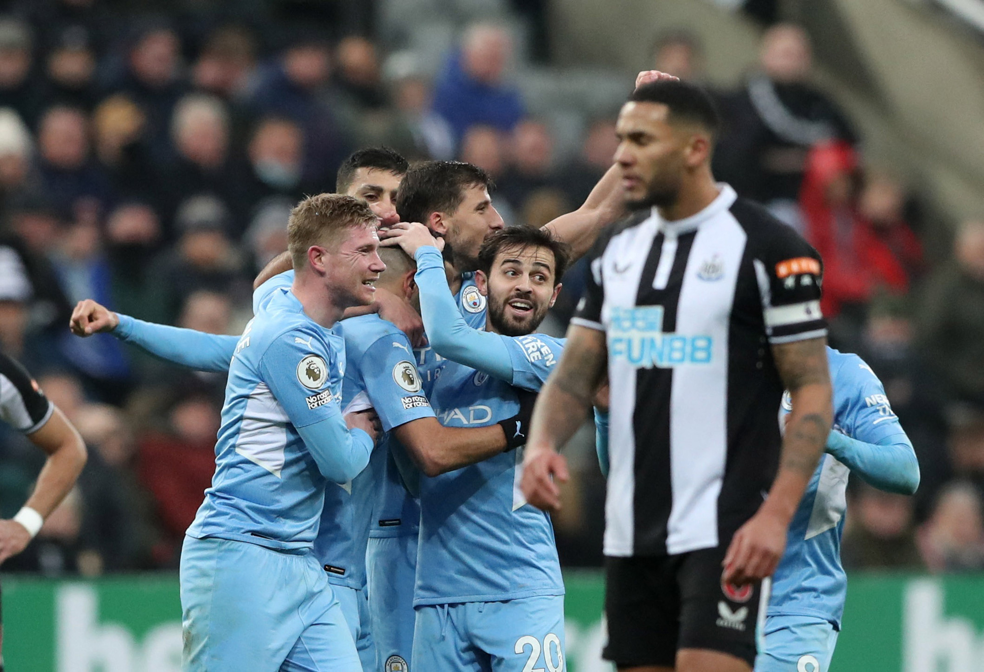 V&ugrave;i dập bản sao, Man City tạo mưa kỷ lục ng&agrave;y v&ocirc; địch m&ugrave;a Đ&ocirc;ng - Ảnh 4.