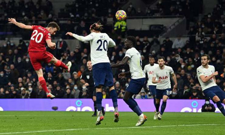 Thẻ phạt ph&aacute; n&aacute;t đại chiến, Liverpool mất điểm trước Tottenham - Ảnh 6.
