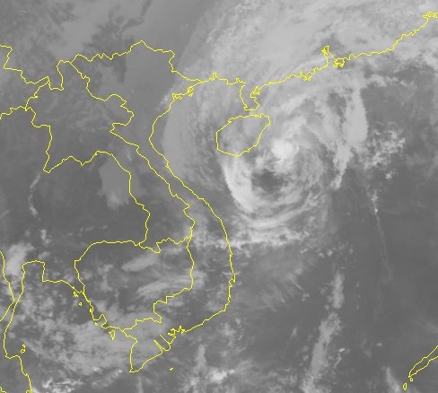 Bão số 9 đổi hướng di chuyển, suy yếu nhanh - Ảnh 2.