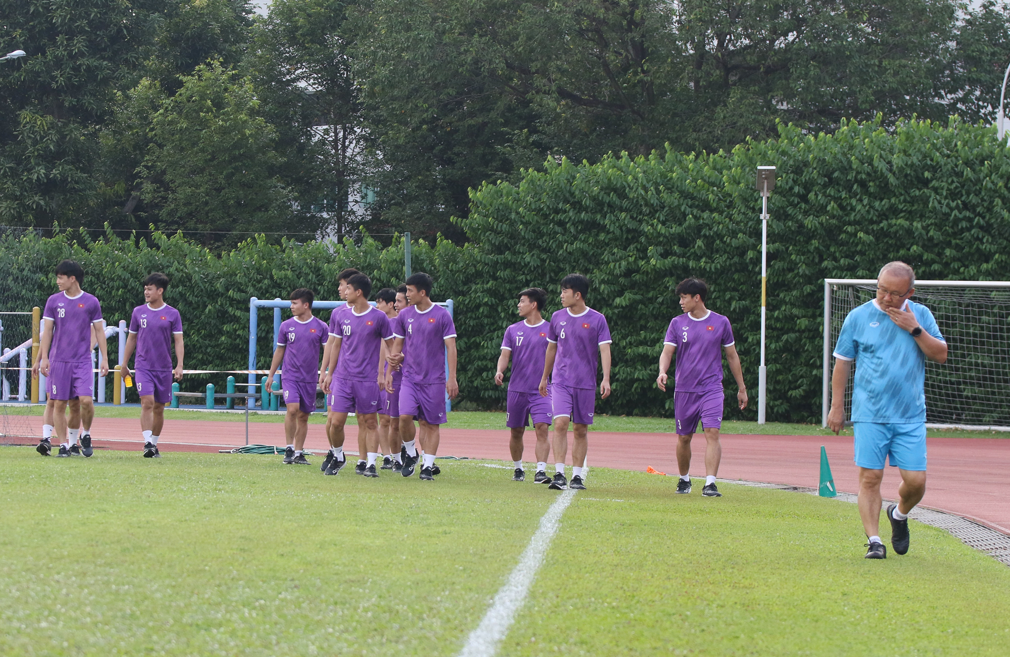 CLIP: HLV Park Hang-seo và các tuyển thủ sẵn sàng cho trận gặp Thái Lan ở bán kết AFF Cup 2020 - Ảnh 2.