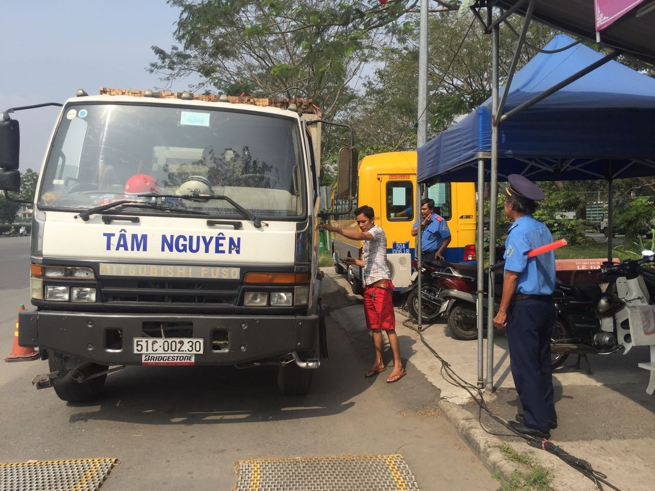 Phạt gần 18 tỉ đồng vi phạm qu&aacute; tải trọng ở TP HCM - Ảnh 1.