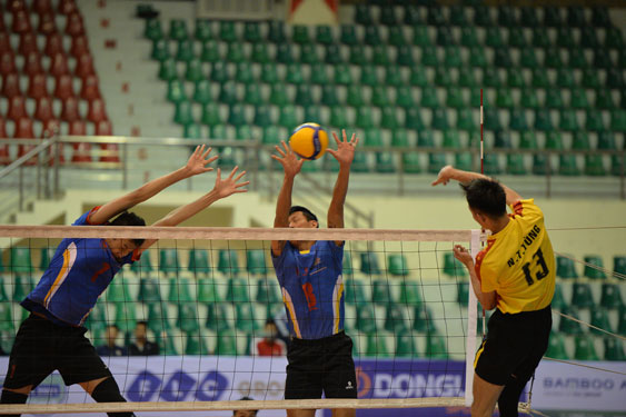 Bóng chuyền TP HCM trắng tay