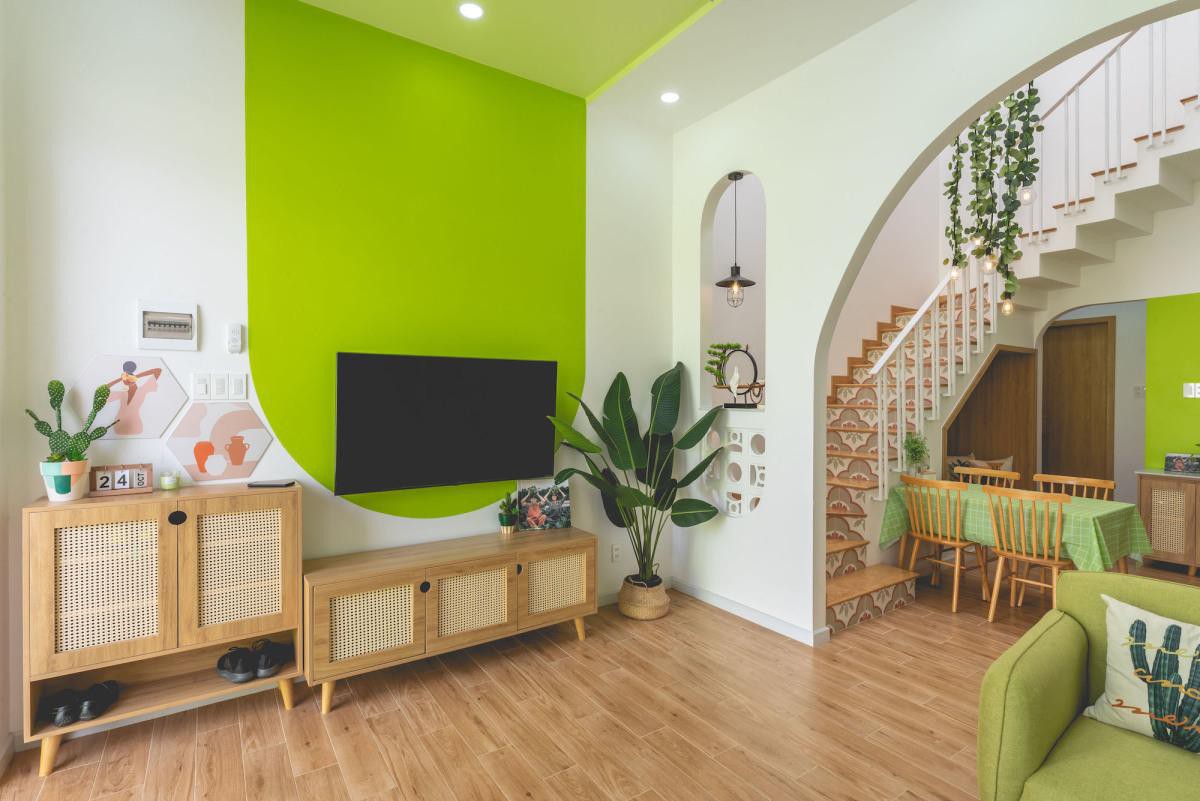 Nh&agrave; ống m&agrave;u xanh l&aacute; cho gia đ&igrave;nh 3 người g&acirc;y sốt - Ảnh 6.