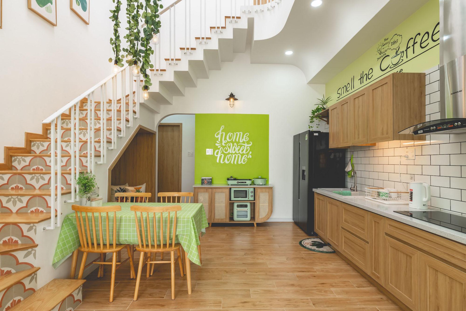 Nh&agrave; ống m&agrave;u xanh l&aacute; cho gia đ&igrave;nh 3 người g&acirc;y sốt - Ảnh 8.