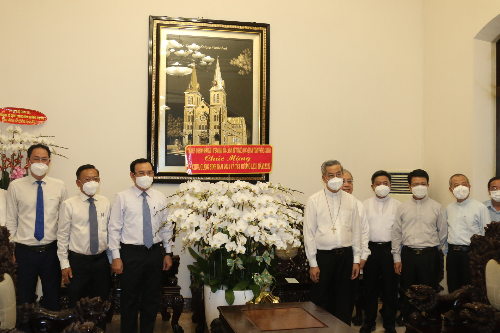 Bí thư Nguyễn Văn Nên thăm, chúc mừng Giáng sinh cơ sở tôn giáo và cá nhân tiêu biểu