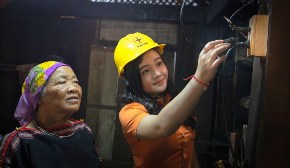 EVNCPC tri &acirc;n kh&aacute;ch h&agrave;ng 2021 gần 10 tỉ đồng - Ảnh 2.