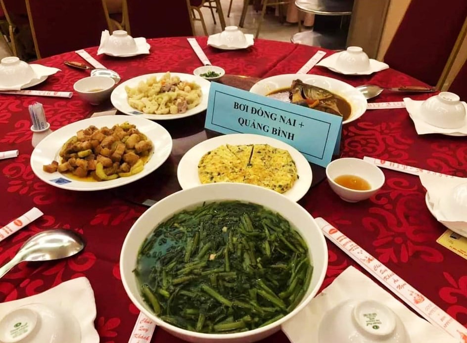 Mạng x&atilde; hội đăng tải h&igrave;nh ảnh bữa ăn kham khổ, Ban tổ chức Giải bơi, lặn VĐQG 2021 n&oacute;i g&igrave;? - Ảnh 3.