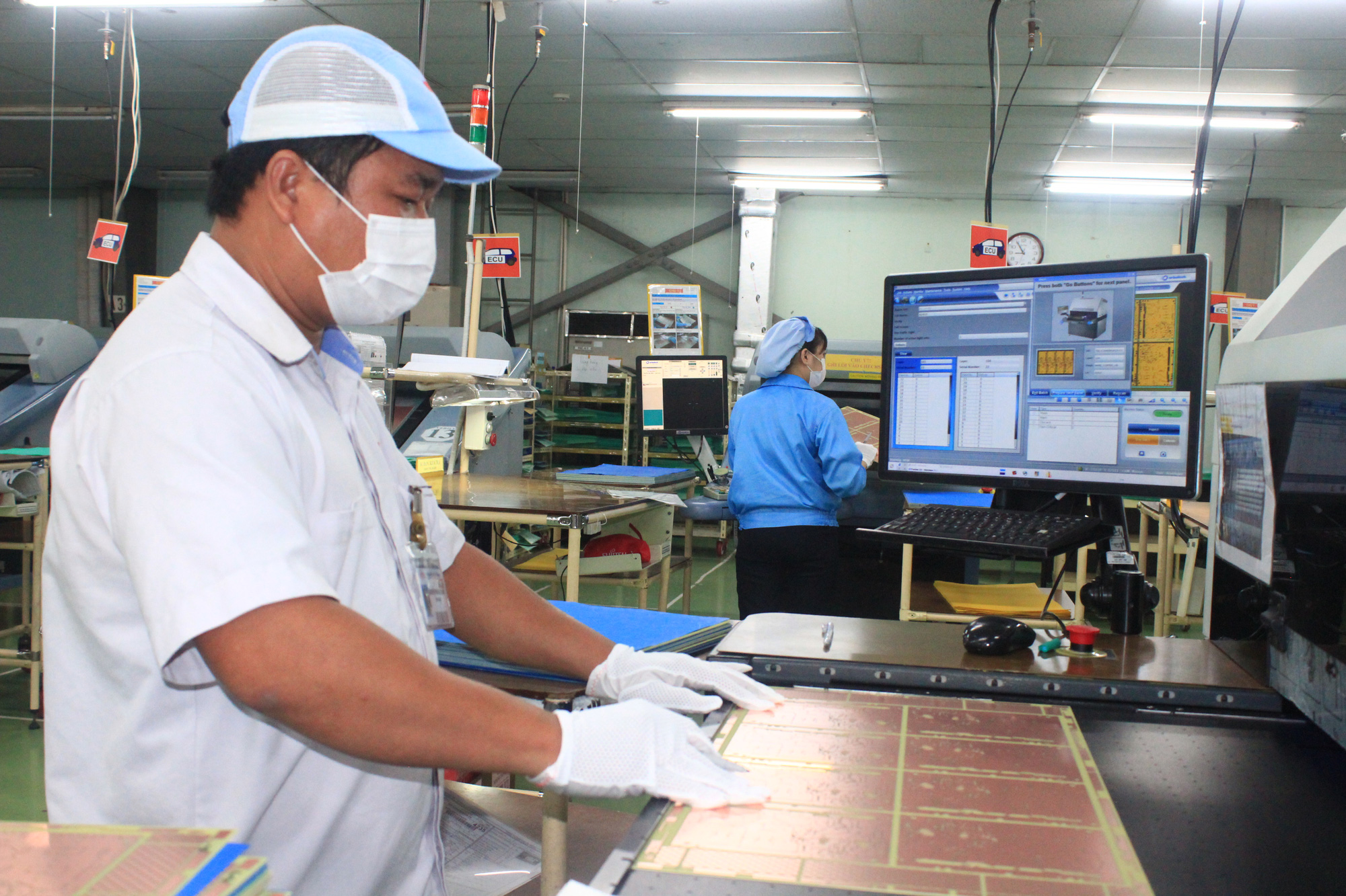 Tăng lương tối thiểu cho người lao động là yêu cầu cấp thiết