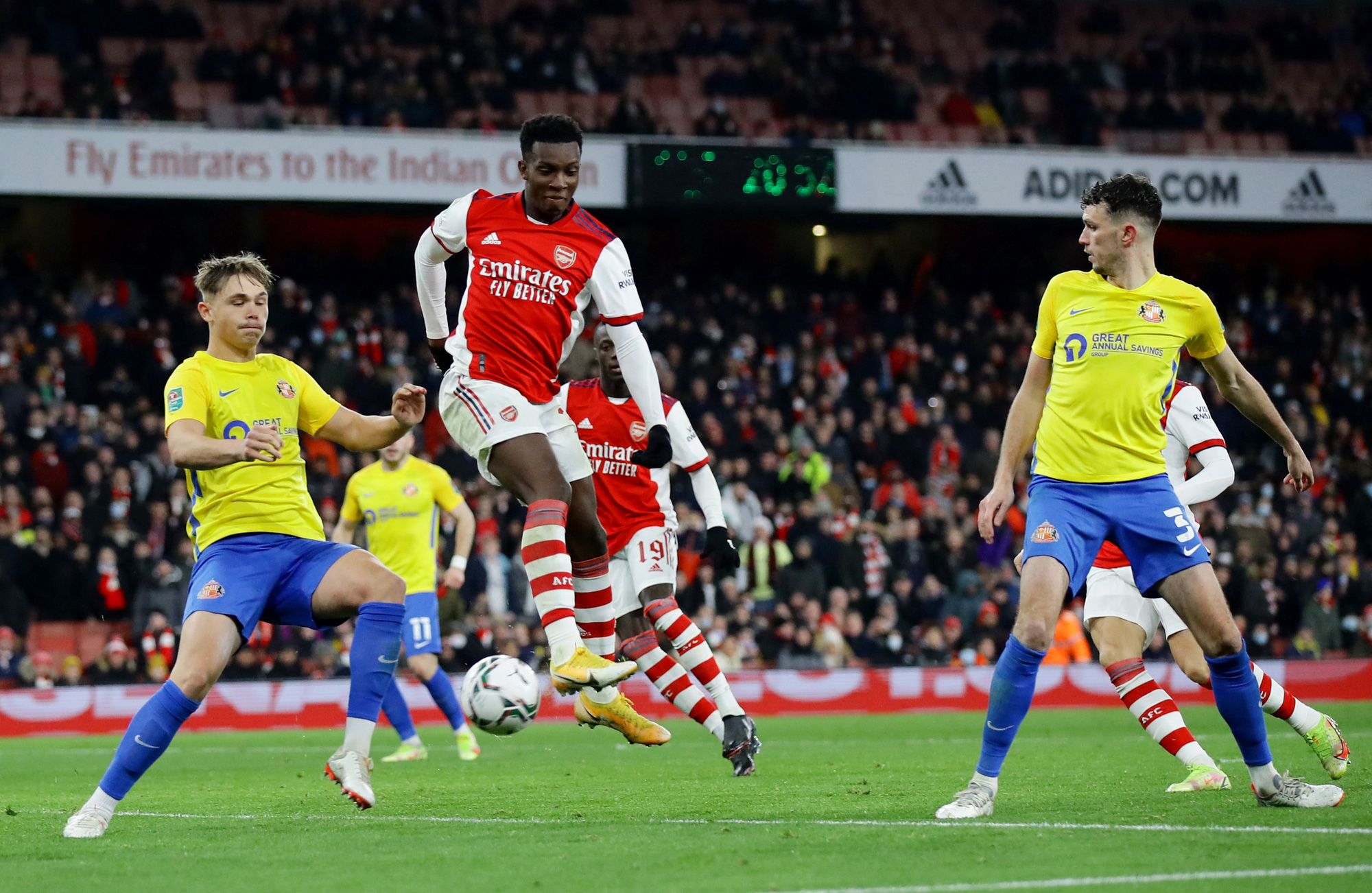 V&ugrave;i dập Sunderland, Arsenal gi&agrave;nh v&eacute; sớm b&aacute;n kết League Cup - Ảnh 5.