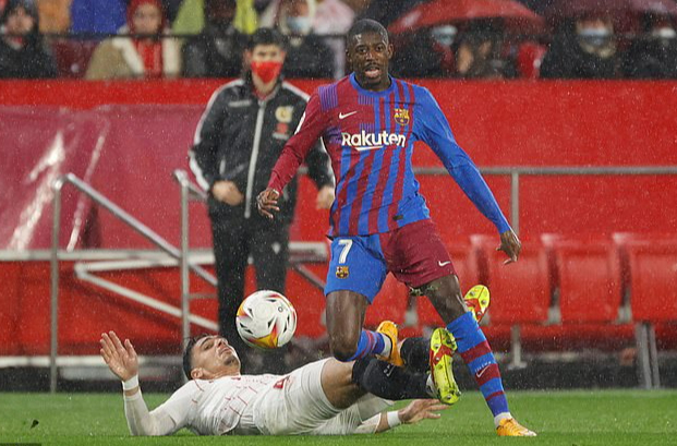 Alba bị n&eacute;m b&oacute;ng v&agrave;o mặt, Barcelona kh&ocirc;ng hạ nổi chủ nh&agrave; Sevilla - Ảnh 6.