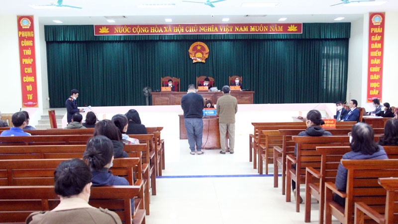 Diễn biến phi&ecirc;n t&ograve;a vụ tai nạn thảm khốc ở Trạ Ang khiến 15 người chết - Ảnh 2.