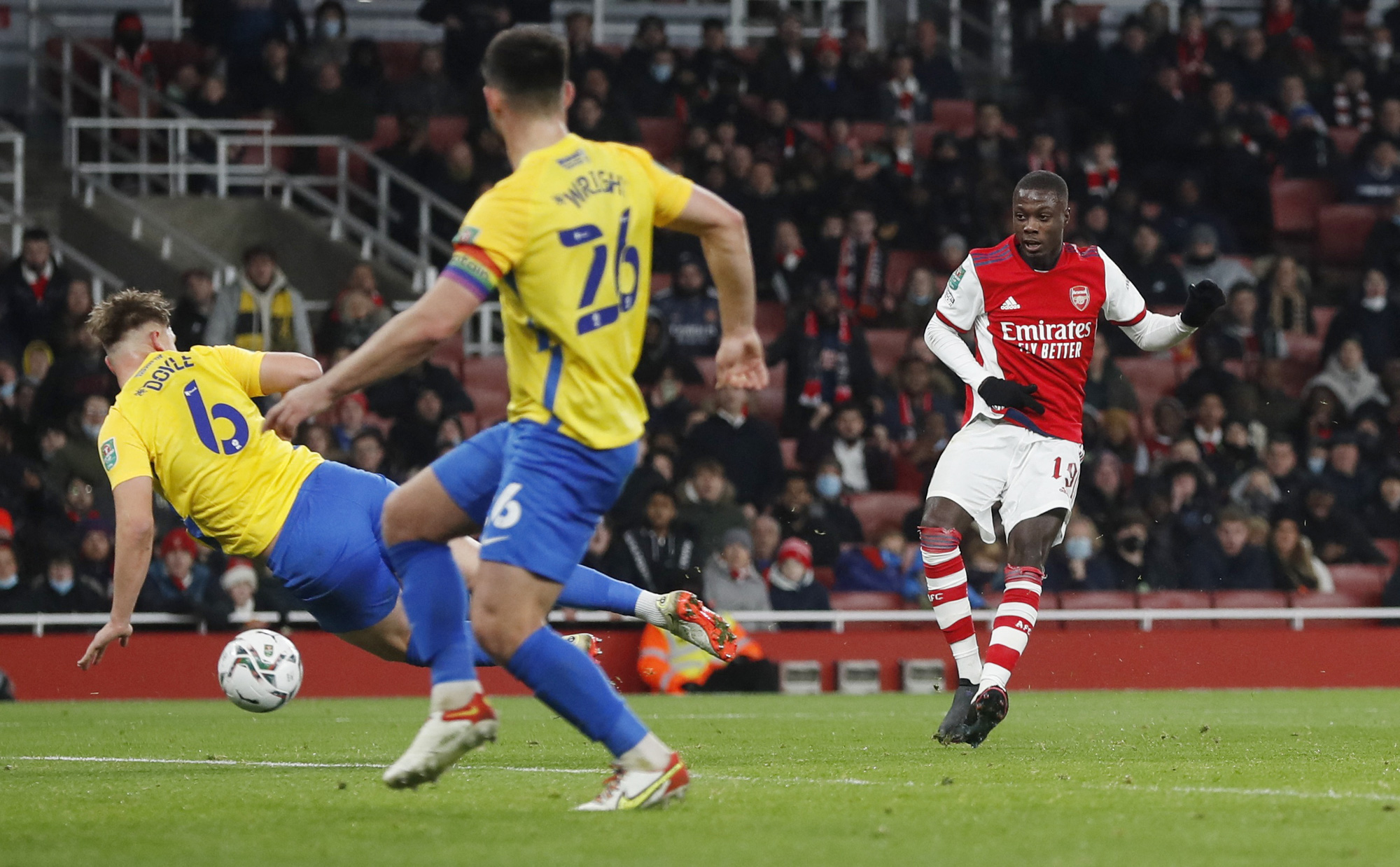 V&ugrave;i dập Sunderland, Arsenal gi&agrave;nh v&eacute; sớm b&aacute;n kết League Cup - Ảnh 3.