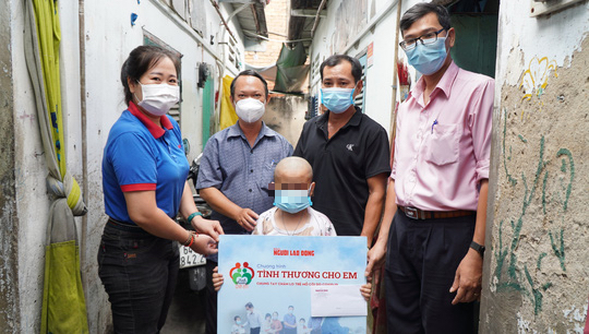 Thêm 8 trẻ mồ côi nhận hỗ trợ từ chương trình "Tình thương cho em"