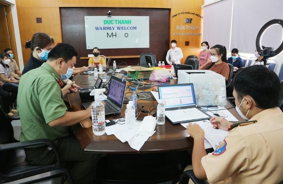 Làm thẻ căn cước công dân gắn chip cho người lao động
