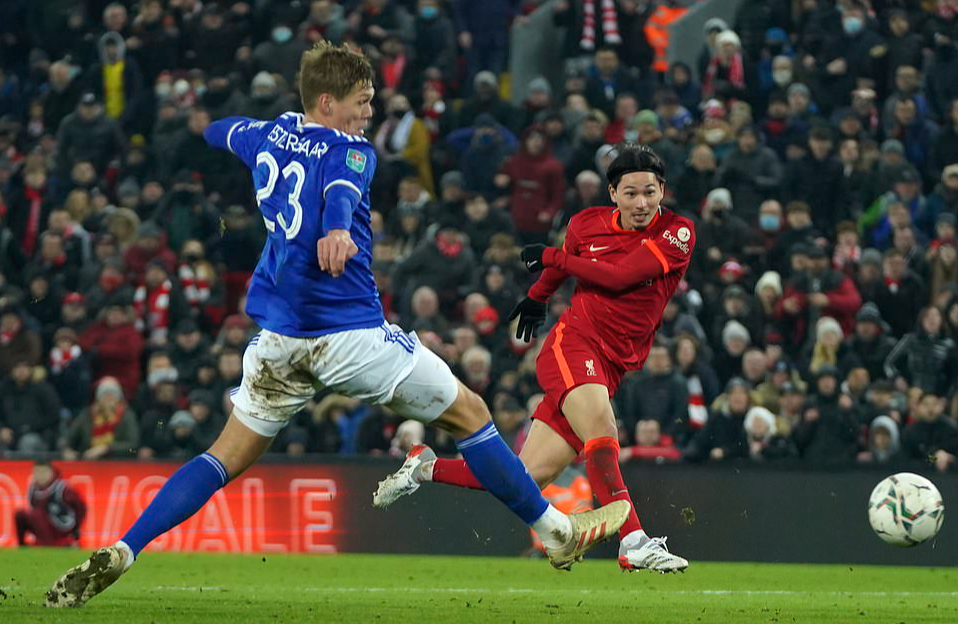 Ngược dòng không tưởng, Liverpool hạ Leicester vào bán kết League Cup