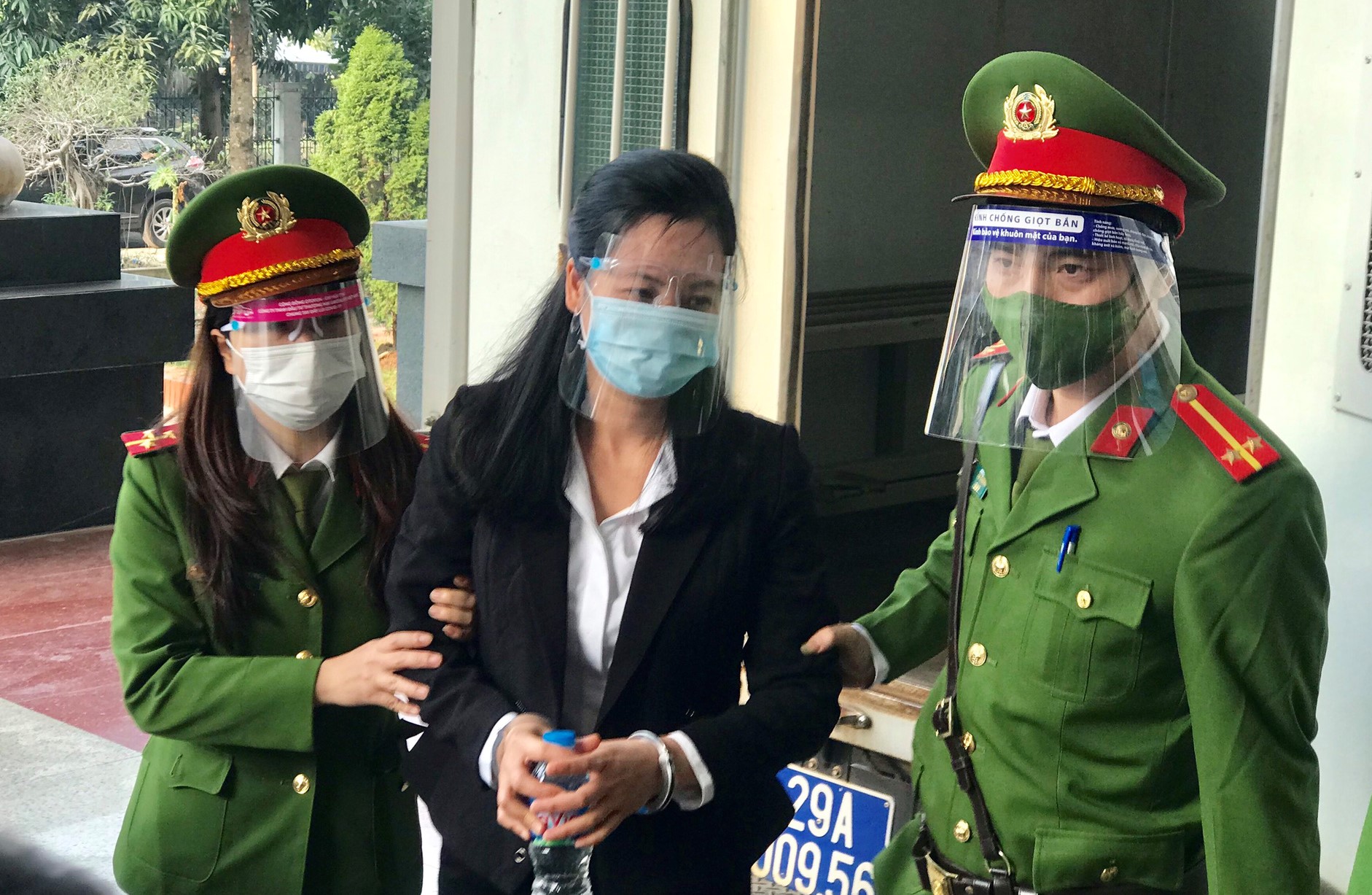 Xét xử vụ bằng giả Đại học Đông Đô: Tòa triệu tập 30 người liên quan, 200 người làm chứng