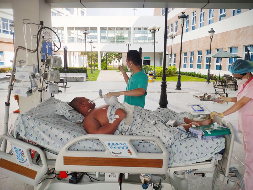 B&aacute;c sĩ l&ecirc;n kế hoạch d&agrave;i 3 trang để cứu sống cậu b&eacute; nặng 120kg mắc Covid-19 - Ảnh 2.