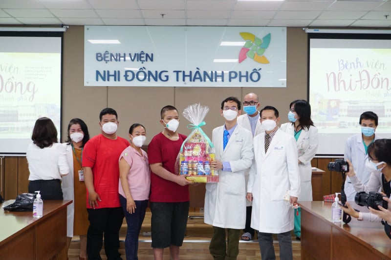 B&aacute;c sĩ l&ecirc;n kế hoạch d&agrave;i 3 trang để cứu sống cậu b&eacute; nặng 120kg mắc Covid-19 - Ảnh 1.