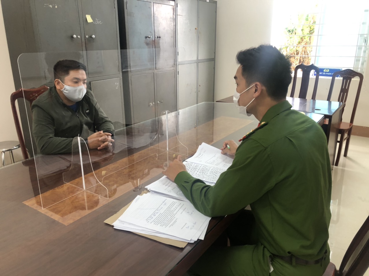 Hứa hẹn ngọt ngào, chị em "sập bẫy" 1 thanh niên