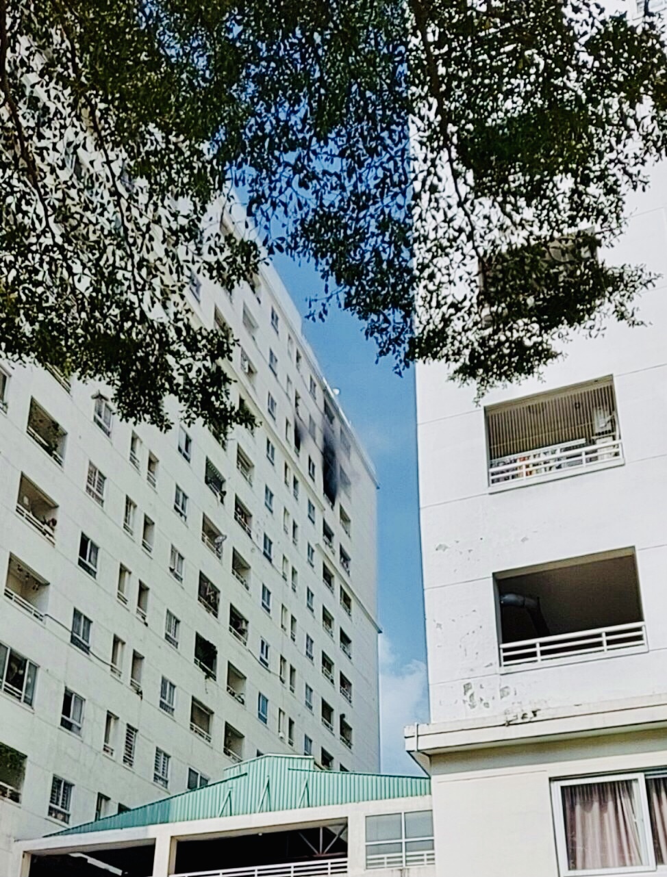 Một chung cư cao tầng ch&aacute;y trong ng&agrave;y Gi&aacute;ng sinh - Ảnh 3.