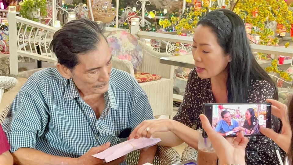 To&agrave;n cảnh drama diễn vi&ecirc;n Thương T&iacute;n v&agrave; Trịnh Kim Chi - Ảnh 2.