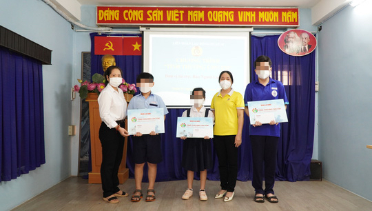Nữ c&aacute;n bộ phường ở quận 10 kể chuyện đau l&ograve;ng! - Ảnh 2.
