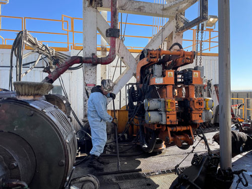 Giá dầu chờ quyết định của OPEC+