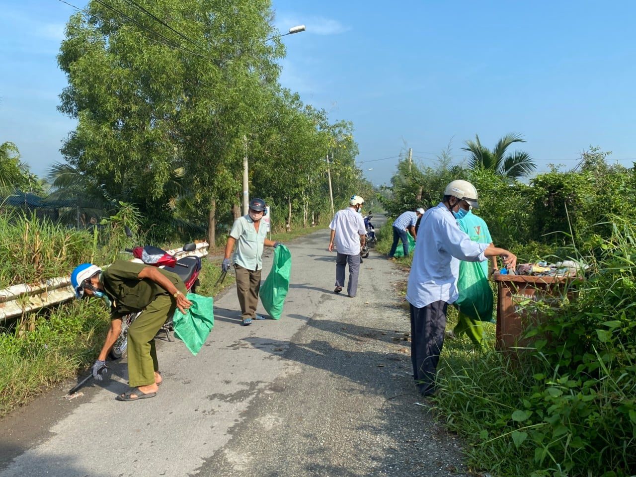 TP HCM: Bình Chánh ra quân tổng vệ sinh môi trường