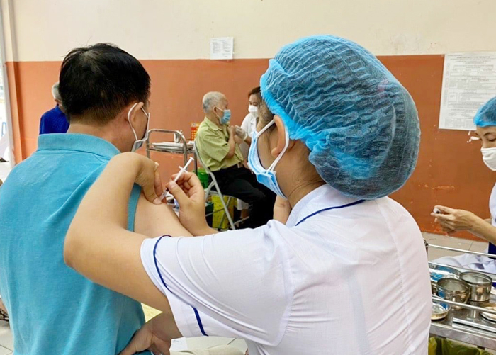 Mũi 3 vắc-xin Covid-19: Những nhầm tưởng về sốc phản vệ sau tiêm