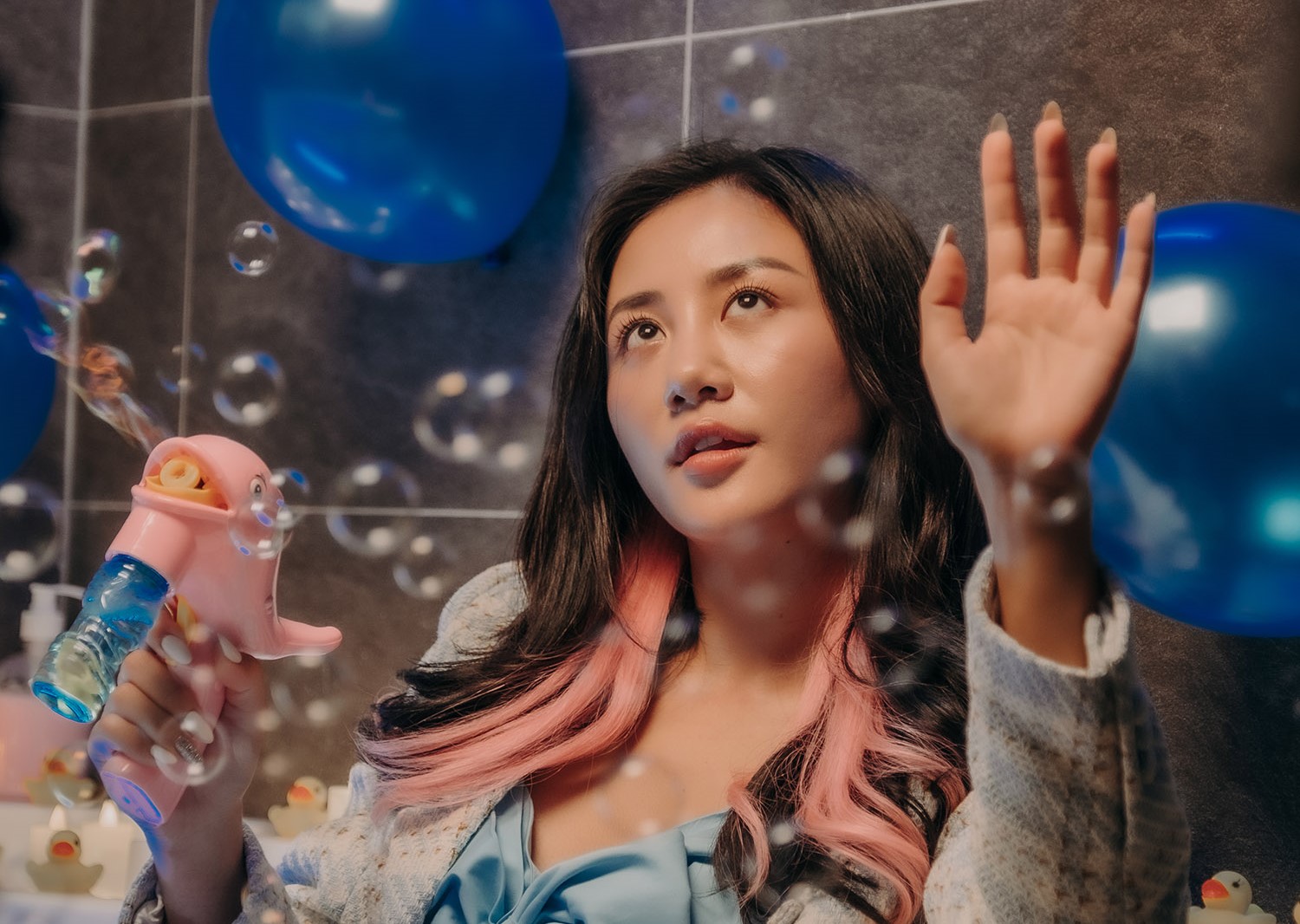 Văn Mai Hương cùng "quái vật" Rap Việt an ủi gái "ế" mùa Giáng sinh