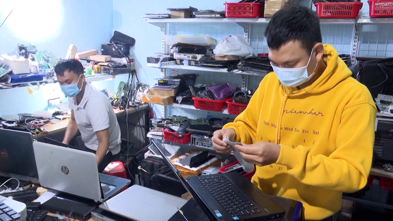 Trở về khởi nghiệp trên quê hương
