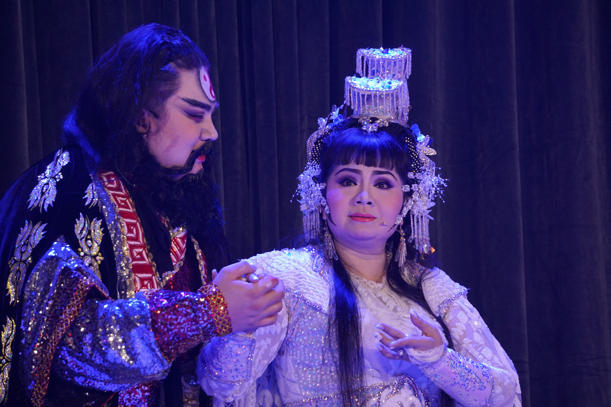 T&uacute; Sương, Trinh Trinh tỏa s&aacute;ng trong đ&ecirc;m Nghề nối nghề - Ảnh 4.